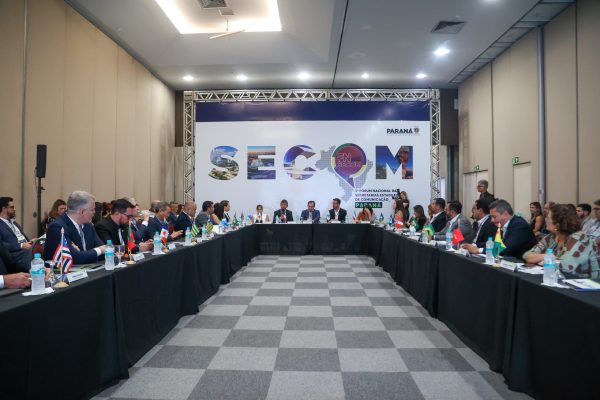 Estados discutem comunicação pública durante encontro nacional em Foz do Iguaçu

 Paraná está sediando o 3º Congresso do Fórum Nacional das Secretarias Estaduais de Comunicação.
Foto Gilson Abreu/Aen